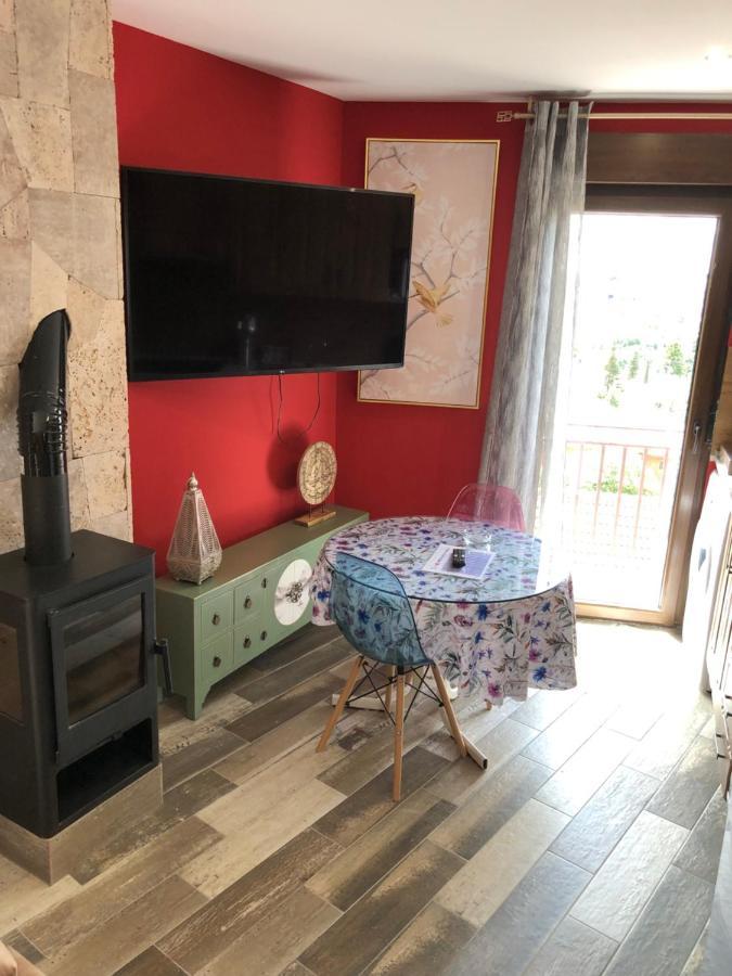 Apartamentos Deluxe Con Jacuzzi O Chimenea Love For Two Collado Mediano Exteriör bild