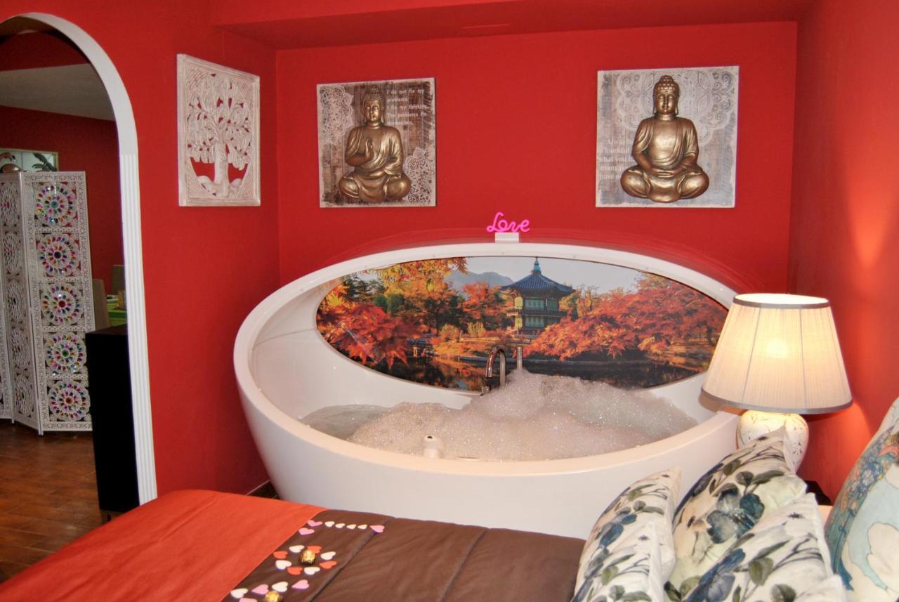 Apartamentos Deluxe Con Jacuzzi O Chimenea Love For Two Collado Mediano Exteriör bild